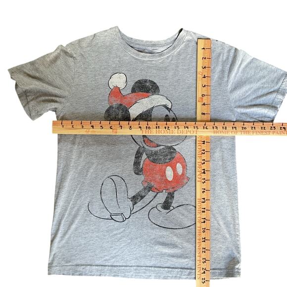 Disney Mickey Mouse Santa Hat Gray Graphic Tee – Unisex Holiday T-Shirt Size M - Picture 4 of 4